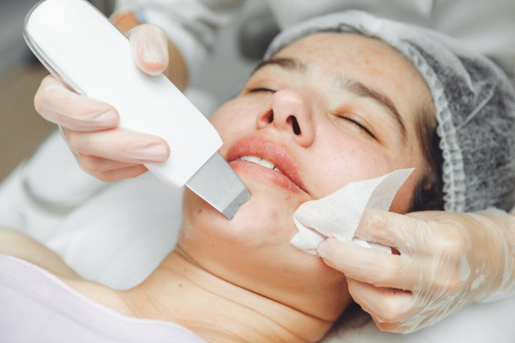 Ultrasonic cosmetic scrubber. Facial cavitation procedure.